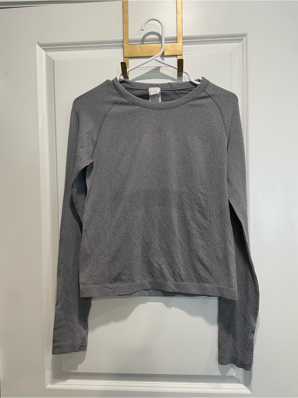 Old Navy Gray Ribbed Long Sleeve Crewneck Workout Top